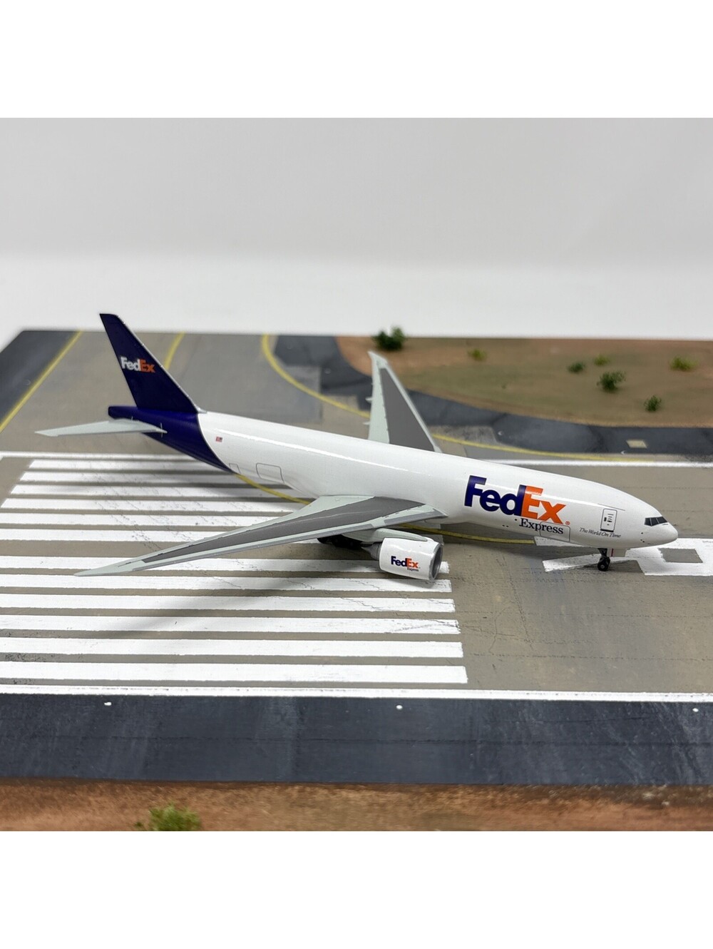 Dragon Wings FedEx 777-200F Premiere Collection 1:400 Scale